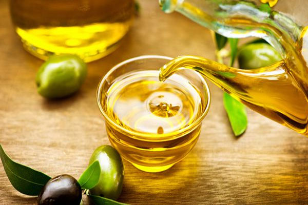 Azeite de oliva consumido puro