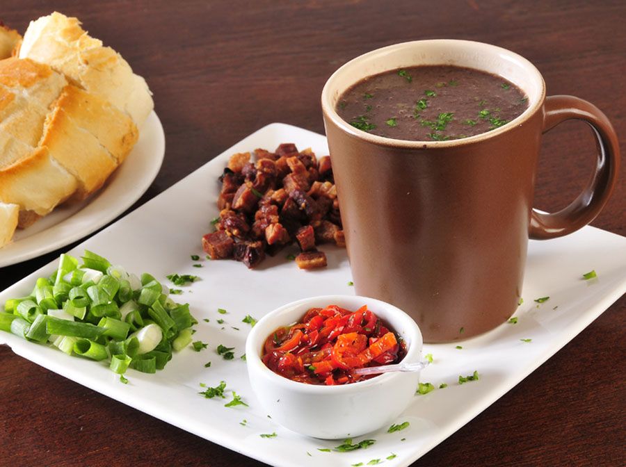 Caldo de feijão para comidas de festa junina