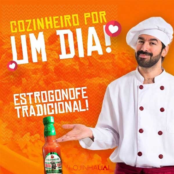 Cozinheiro apresentando o molho de pimenta Carolina Reaper para dar um toque especial a receita de strogonoff de carne tradicional