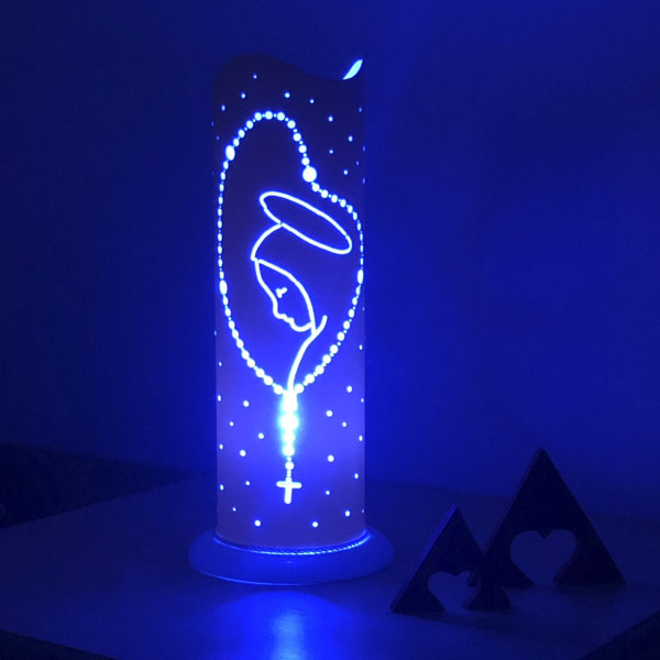 Luminária feita de cano PVC com a imagem do Terço de Nossa Senhora Aparecida