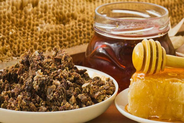 Como aumentar a imunidade consumindo pote de mel e própolis verde