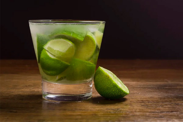 Cachaça Prata ou ouro é melhor para fazer caipirinha