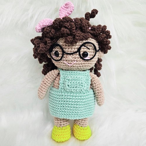 Amigurumi Boneca de Óculos de Crochê - 22 cm