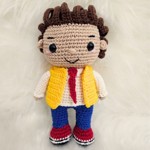 Amigurumi Boneco com Topete de Crochê - 22 cm