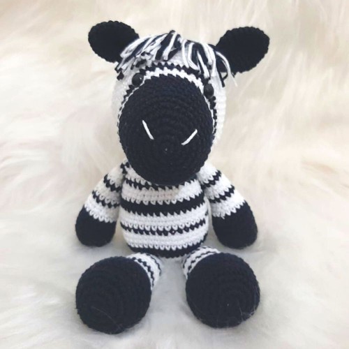 Amigurumi Zebra de Crochê - 26 cm