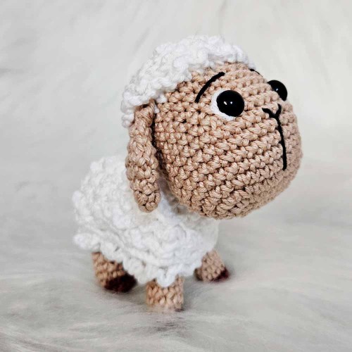 Amigurumi Articulado Ovelha de Crochê - 17 cm