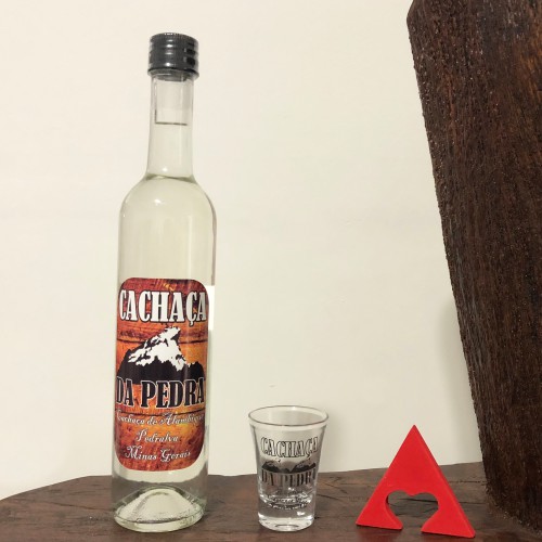 Cachaça da Pedra Prata 500 ml Presenteável + Copo 50 ml Gêmeos