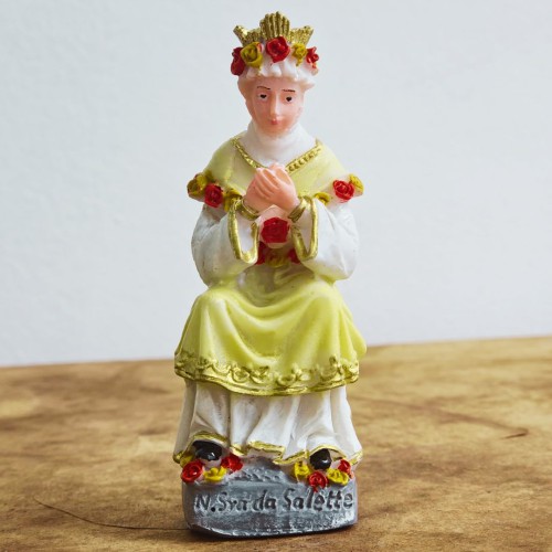 Imagem de Nossa Senhora de La Salete sentada em Resina - 9 cm