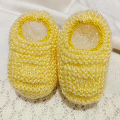 Sapatinho de Bebê de Tricô Amarelo - 0 a 3 meses